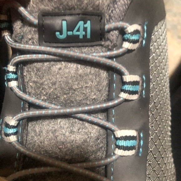 Beautiful Big Girl Tennis Shoes Size 5,5 in Excellent Used Condition - Picture 5 of 5